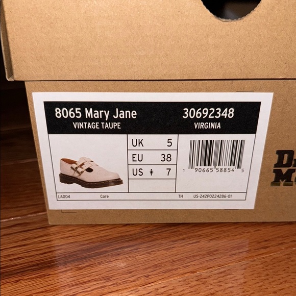 Dr. Martens 8065 Mary Jane - Picture 2 of 5